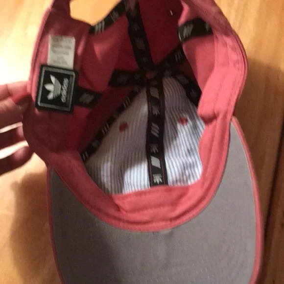 NWOT ADIDAS women’s pink baseball hat - Picture 3 of 4